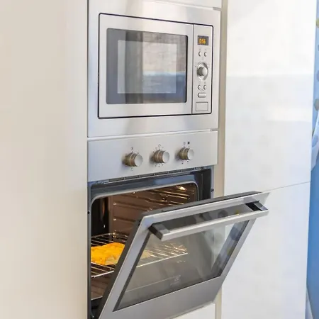 Loving - Eine Hochmoderne Drei-zimmer-wohnung Am By Interhome Apartamento *