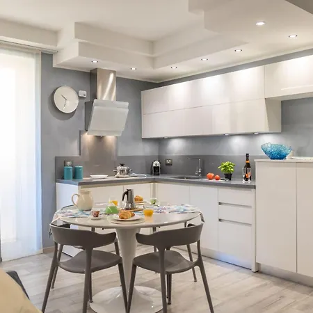 Apartment Loving Alassio - Eine Hochmoderne Drei-Zimmer-Wo By Interhome אלסיו